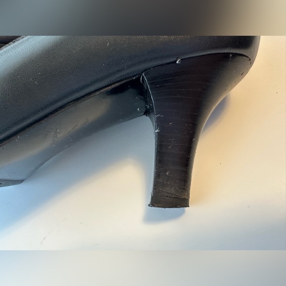 SALVATORE FERRAGAMO Vintage Sz 8 AA Black Navy Blue Patent Leather Kitten Heel - Picture 7 of 15